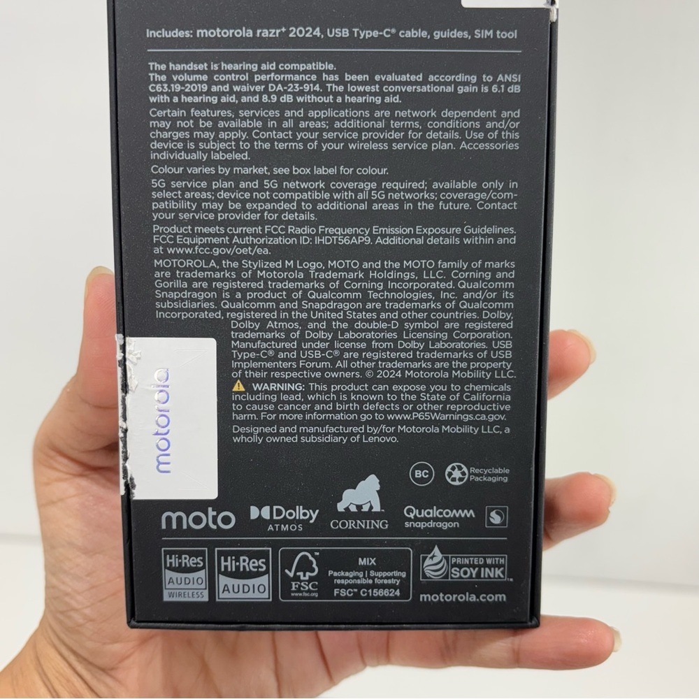 motorola razr 2024 USB Type-C XT2451-2
12+256GB Midnight Blue foldable phone - Picture 13 of 17